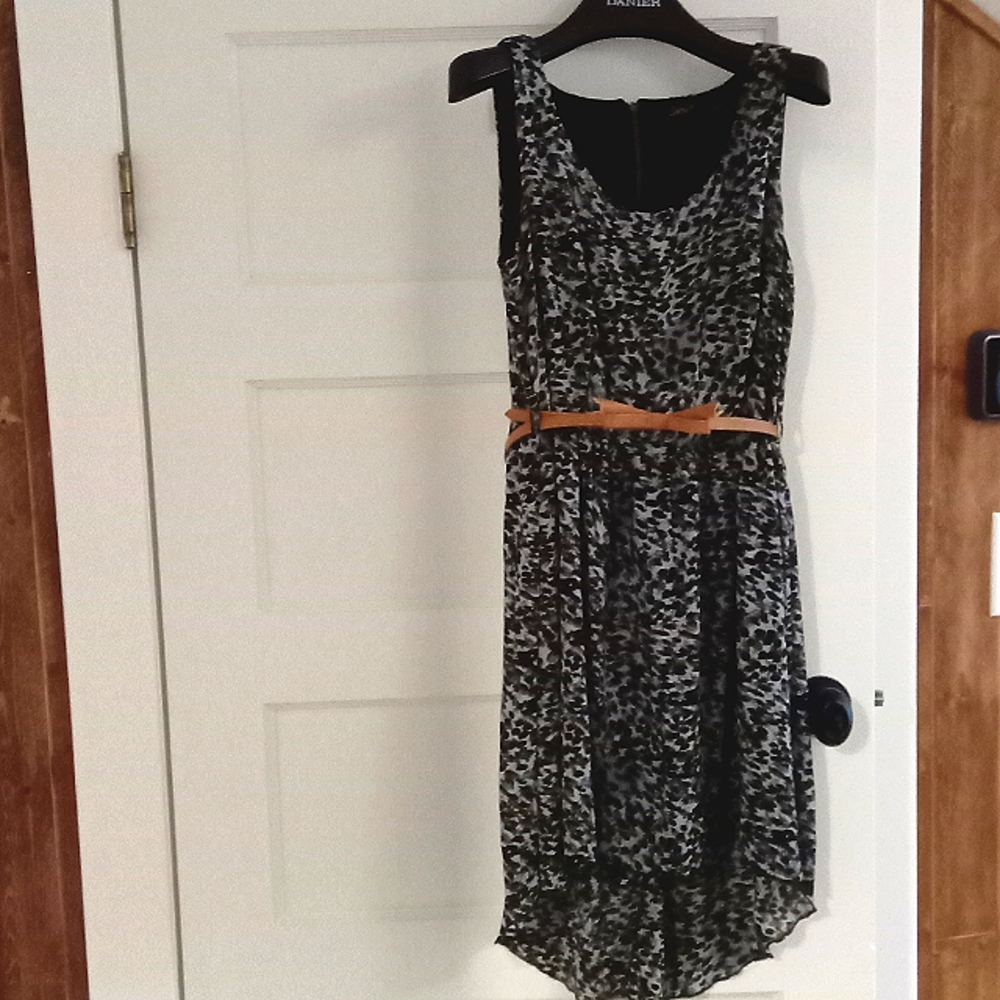 Sleeveless dress